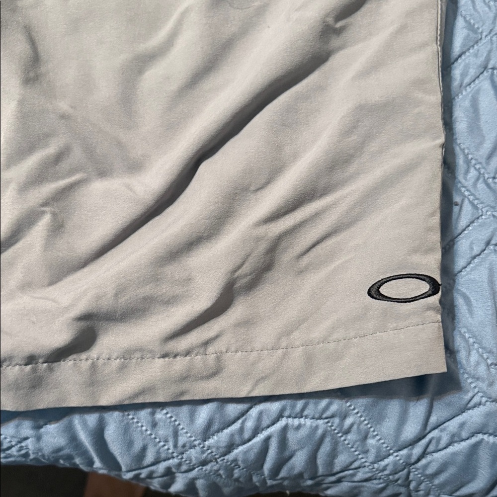 Oakley Men's grey Hybrid Performance Shorts - Picture 3 of 5